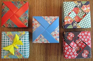 [Small Modular Square Origami Boxes]