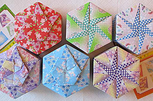 [Small Modular Hexagonal Origami Boxes]