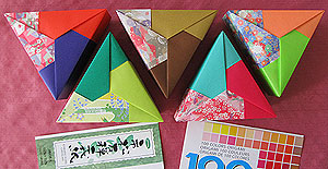 [Small Modular Triangular Origami Boxes]